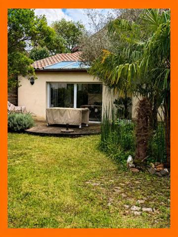 Vente                                                      Maison de ville
                        
                                         161 m2                     à Marmande