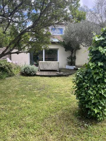Vente                                                      Maison de ville
                        
                                         161 m2                     à Marmande