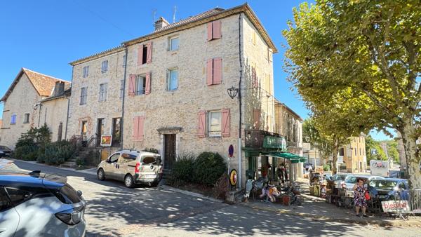 Immeuble 2 appartements - 1 local commercial Limogne en quercy