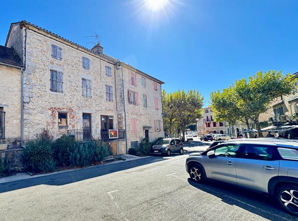 Immeuble 2 appartements - 1 local commercial Limogne en quercy