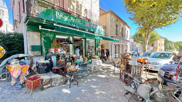 Immeuble 2 appartements - 1 local commercial Limogne en quercy