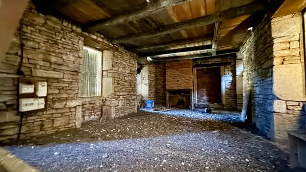 Immeuble 2 appartements - 1 local commercial Limogne en quercy