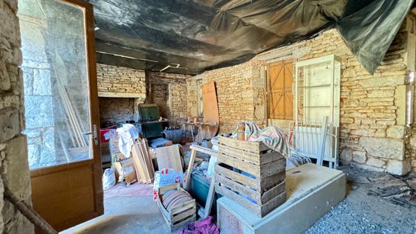 Immeuble 2 appartements - 1 local commercial Limogne en quercy