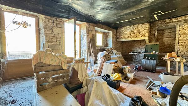 Immeuble 2 appartements - 1 local commercial Limogne en quercy