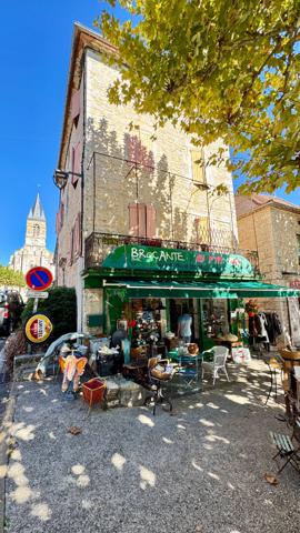 Immeuble 2 appartements - 1 local commercial Limogne en quercy