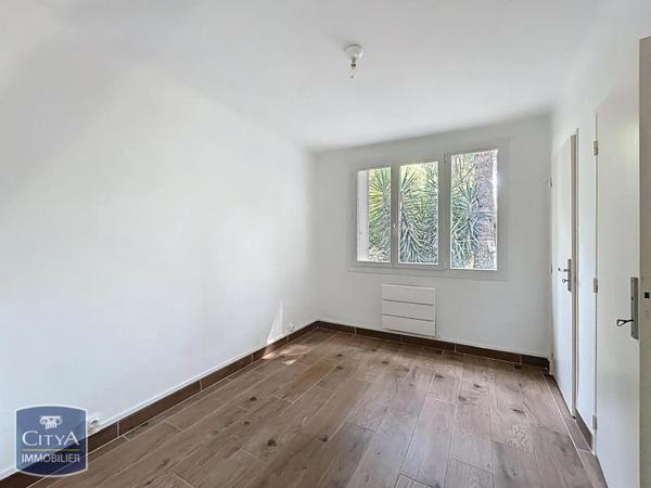 Appartement à louer 3 pièces 52.32m² Nîmes (30900)