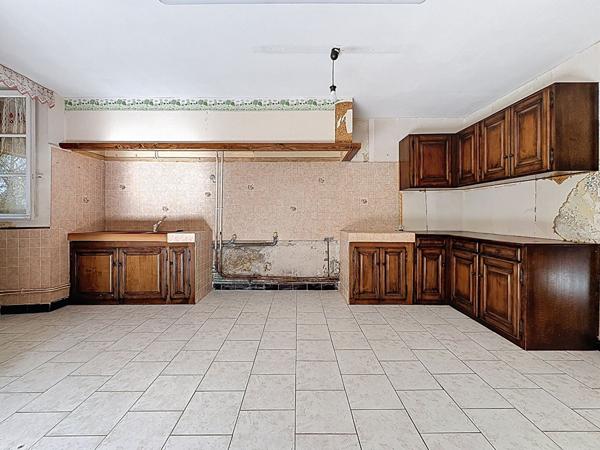 Maison à rénover à vendre à Barbaste - 4 pièces dont 3 chambres avec garage