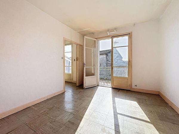 Maison à rénover à vendre à Barbaste - 4 pièces dont 3 chambres avec garage