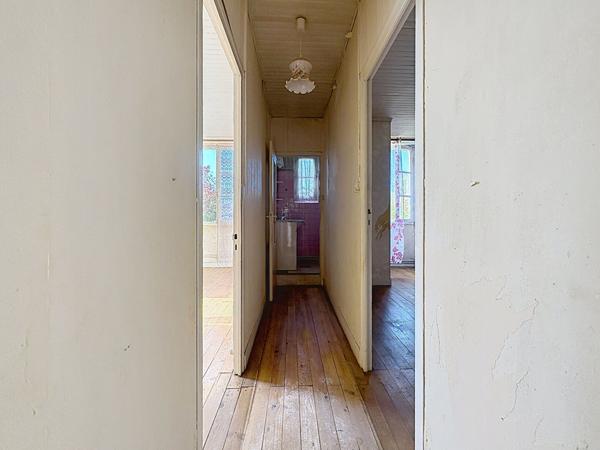 Maison à rénover à vendre à Barbaste - 4 pièces dont 3 chambres avec garage