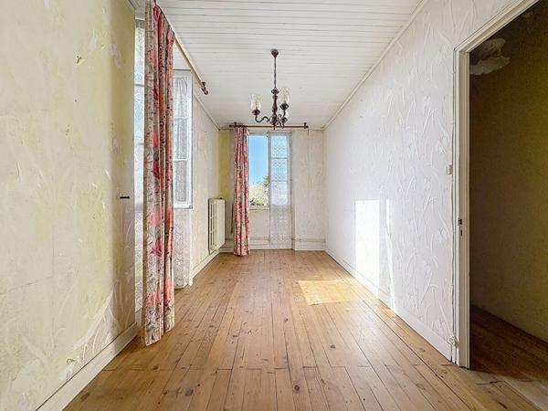 Maison à rénover à vendre à Barbaste - 4 pièces dont 3 chambres avec garage