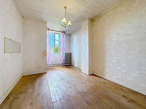 Maison à rénover à vendre à Barbaste - 4 pièces dont 3 chambres avec garage