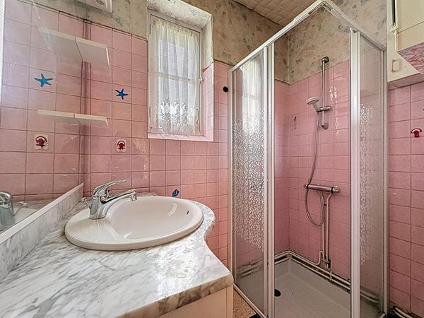 Maison à rénover à vendre à Barbaste - 4 pièces dont 3 chambres avec garage