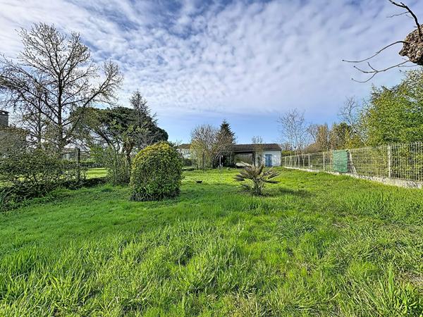 Maison à rénover à vendre à Barbaste - 4 pièces dont 3 chambres avec garage