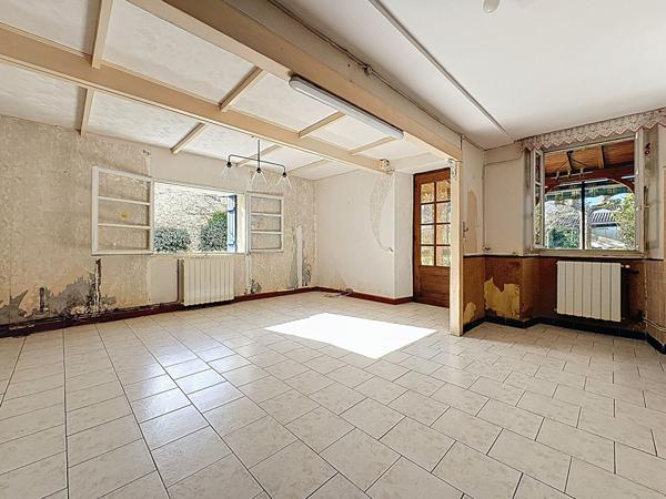Maison à rénover à vendre à Barbaste - 4 pièces dont 3 chambres avec garage
