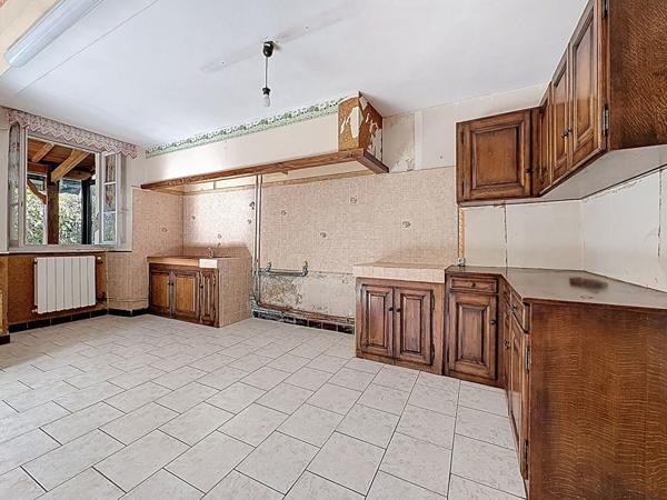 Maison à rénover à vendre à Barbaste - 4 pièces dont 3 chambres avec garage