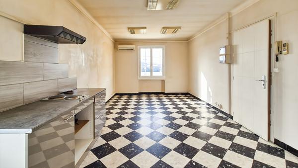 CHATEAURENARD - Ensemble immobilier