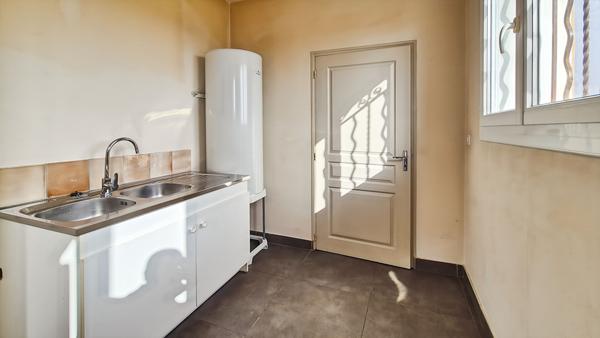 CHATEAURENARD - Ensemble immobilier