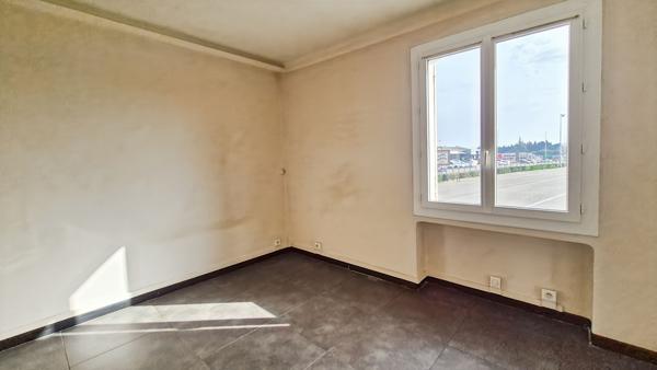 CHATEAURENARD - Ensemble immobilier