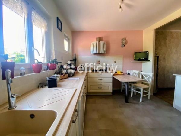 Maison
         5 pièces
        - 98 m² Exclusivité 309 000 € *