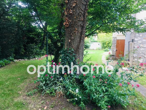 Secteur résidentiel de Dammarie-les-Lys proche forêt, maison des années 50.