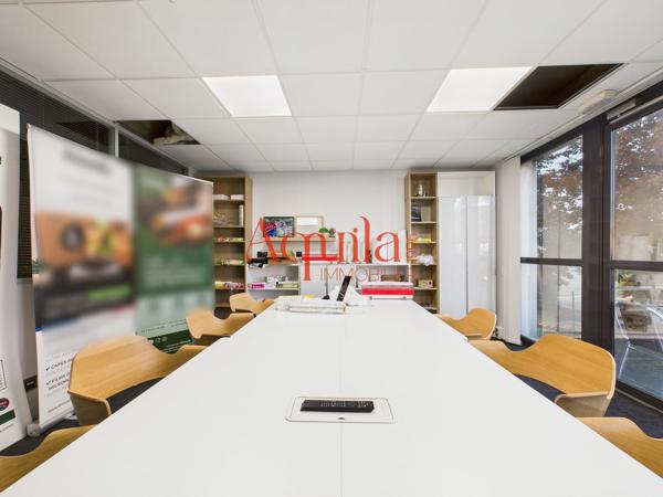LIMONEST BUREAUX 225m² + PARKING