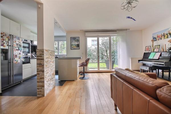 Maison avec jardin et box