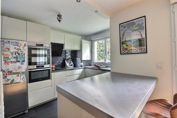 Maison avec jardin et box