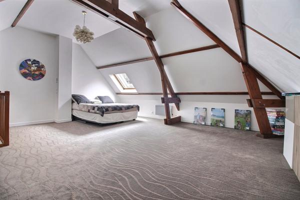 Maison avec jardin et box