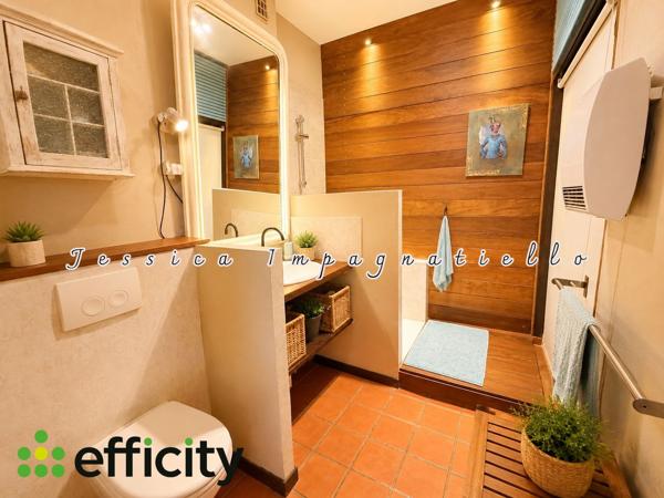 Appartement
         2 pièces
        - 43 m² 300 000 € *