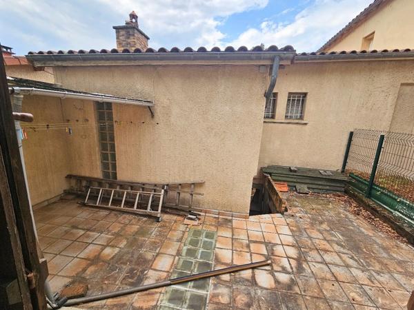 Maison à rénover – 2 chambres - Extérieurs - Garage - Pont-du-Château (63)