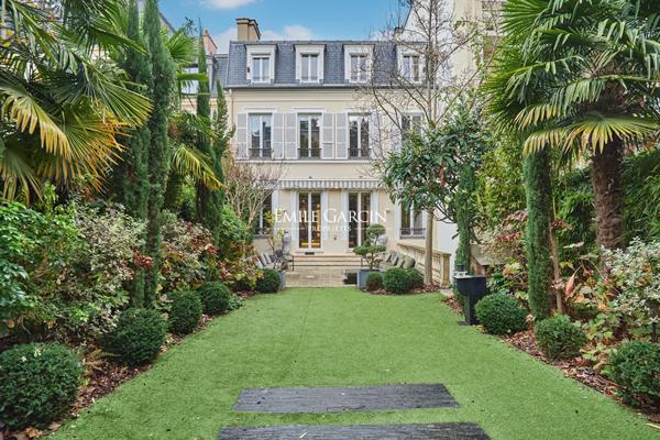 À Vendre - Neuilly Sur Seine - 92200 - Hôtel Particulier - 450m2 - 5 Chambres - Jardin