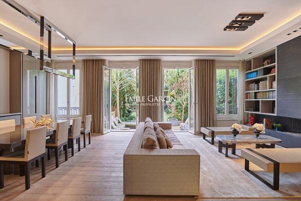 À Vendre - Neuilly Sur Seine - 92200 - Hôtel Particulier - 450m2 - 5 Chambres - Jardin