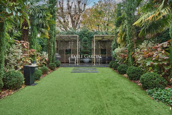 À Vendre - Neuilly Sur Seine - 92200 - Hôtel Particulier - 450m2 - 5 Chambres - Jardin