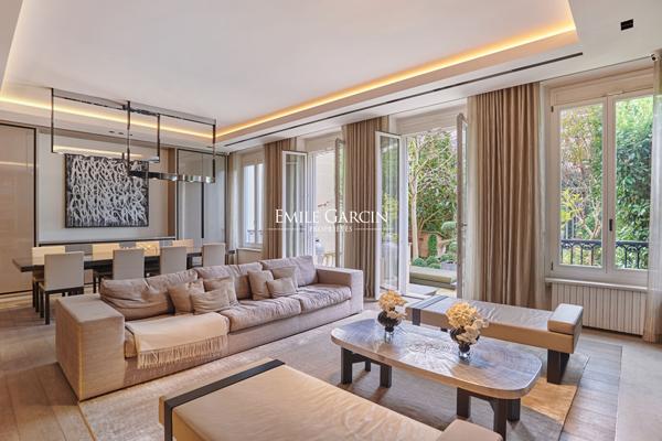 À Vendre - Neuilly Sur Seine - 92200 - Hôtel Particulier - 450m2 - 5 Chambres - Jardin