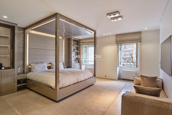 À Vendre - Neuilly Sur Seine - 92200 - Hôtel Particulier - 450m2 - 5 Chambres - Jardin