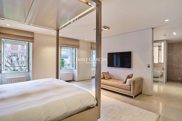 À Vendre - Neuilly Sur Seine - 92200 - Hôtel Particulier - 450m2 - 5 Chambres - Jardin