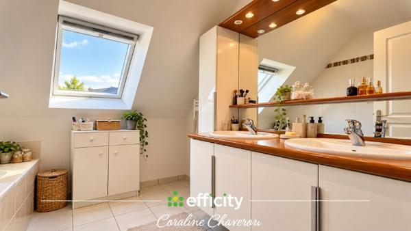 Maison
         5 pièces
        - 120 m² 335 000 € *