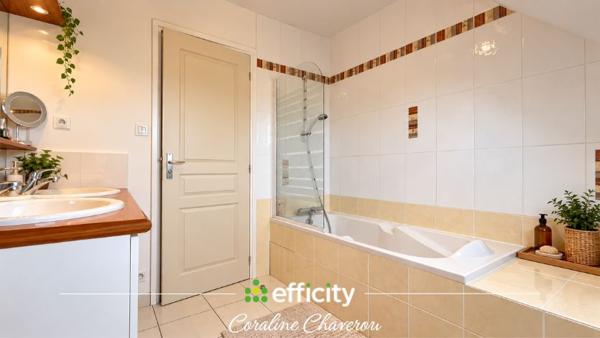 Maison
         5 pièces
        - 120 m² 335 000 € *