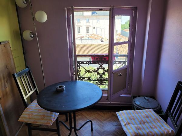 ROCHEFORT hyper centre appartement  de 58 m² de type 3 situé au 3ème et dernier étage