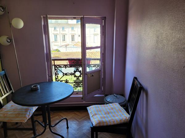 ROCHEFORT hyper centre appartement  de 58 m² de type 3 situé au 3ème et dernier étage
