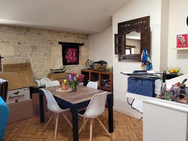 ROCHEFORT hyper centre appartement  de 58 m² de type 3 situé au 3ème et dernier étage