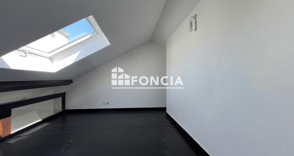 Location Studio 47.6 m² - Saint-étienne 42000