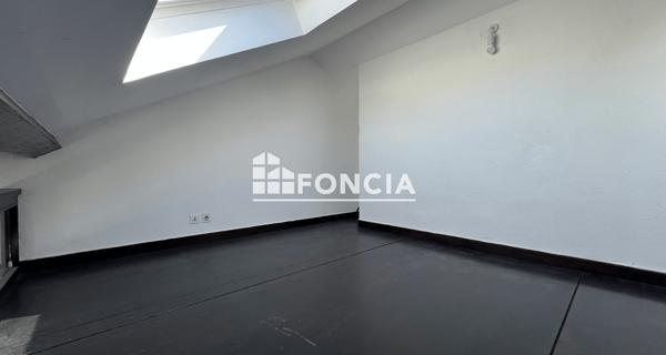 Location Studio 47.6 m² - Saint-étienne 42000