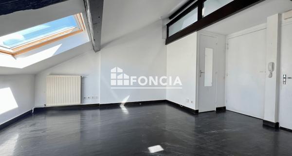 Location Studio 47.6 m² - Saint-étienne 42000