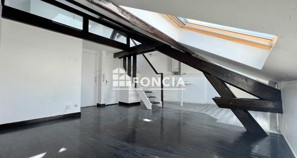 Location Studio 47.6 m² - Saint-étienne 42000