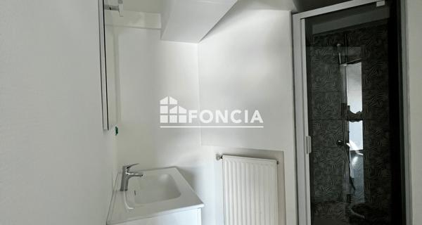 Location Studio 47.6 m² - Saint-étienne 42000