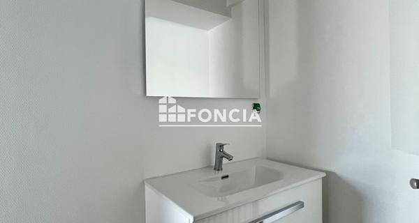 Location Studio 47.6 m² - Saint-étienne 42000