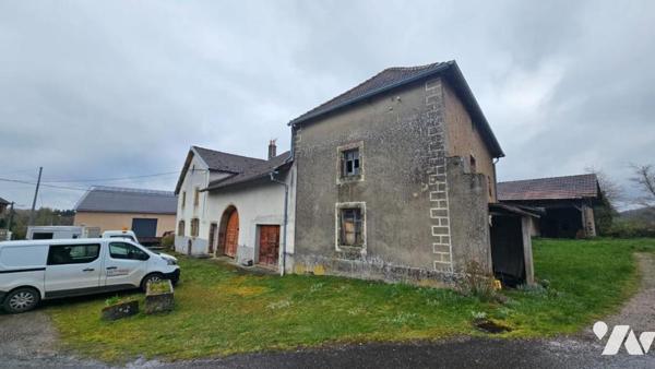 Ancienne bâtisse à rénover avec dépendances