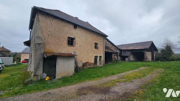 Ancienne bâtisse à rénover avec dépendances