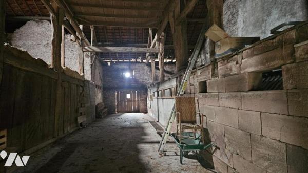 Ancienne bâtisse à rénover avec dépendances